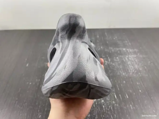 Granite IE4931 MX Foam Yeezy RNR Adidas 0702